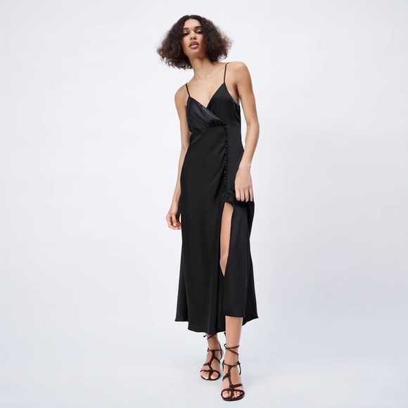 Silky long plain black strappy dress with buttons design - Picture 1 of 4